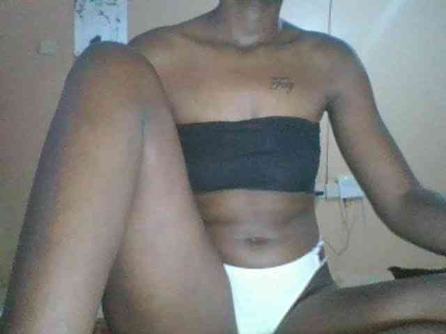 Petitecutie bongacams live cam model