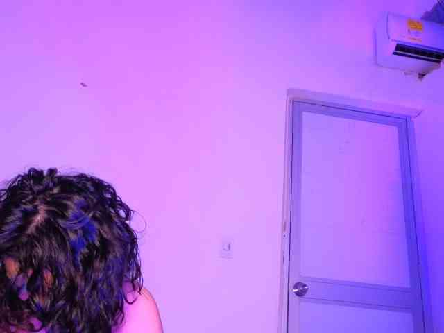 mai-duvan bongacams live cam model