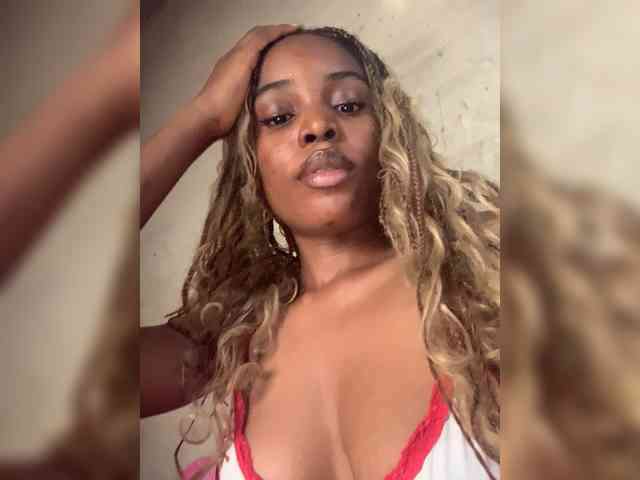 Cookie-12 bongacams live cam model