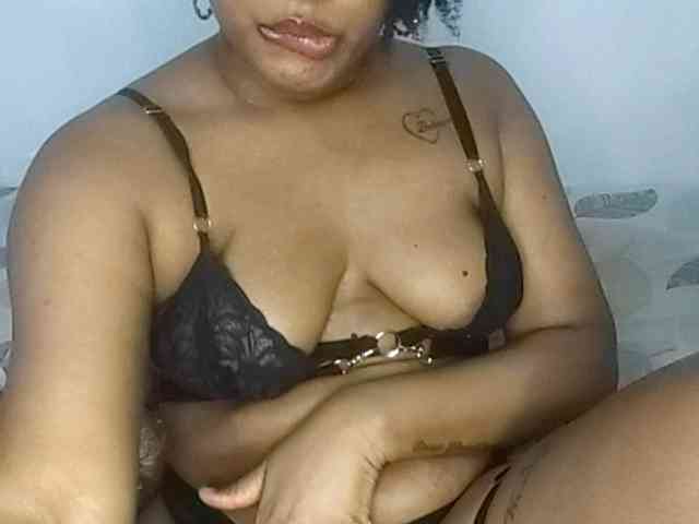 Angiee1 bongacams live cam model