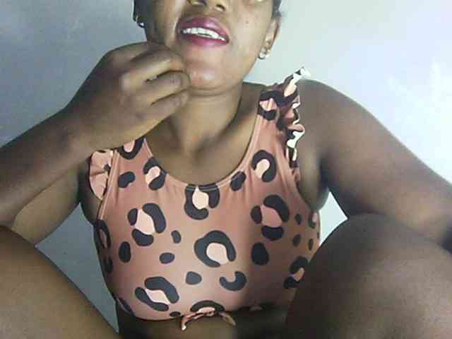 Eveliny bongacams live cam model