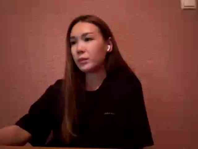Taralune bongacams live cam model