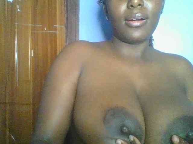 Nice-booby bongacams live cam model