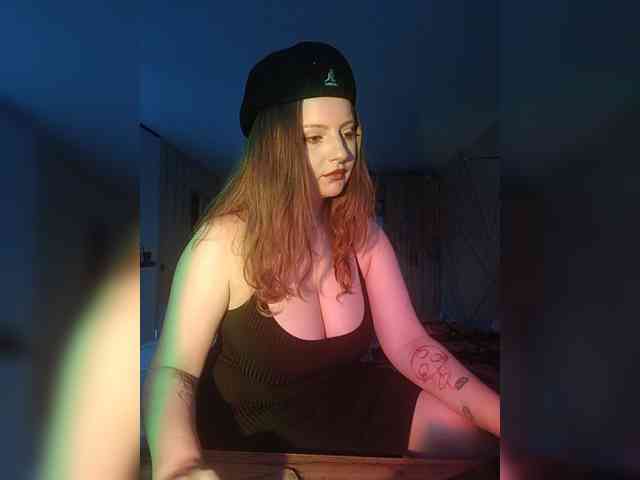 Somnolent-Horrns bongacams live cam model