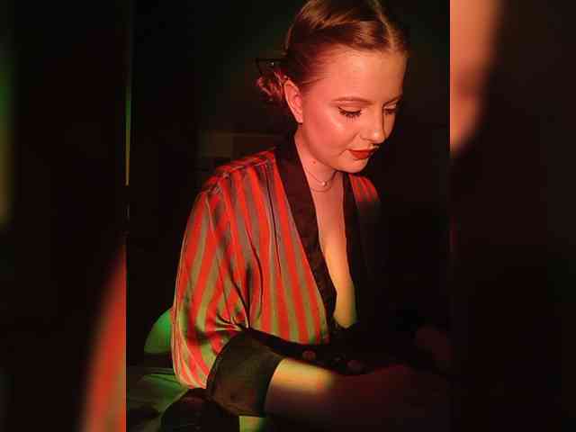 Somnolent-Horrns bongacams live cam model