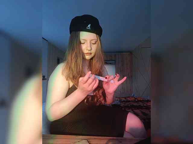 Somnolent-Horrns bongacams live cam model
