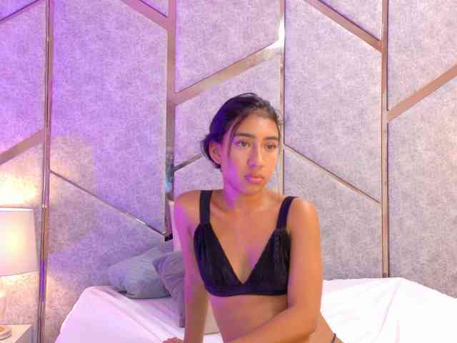 Evaa-Saenz bongacams live cam model