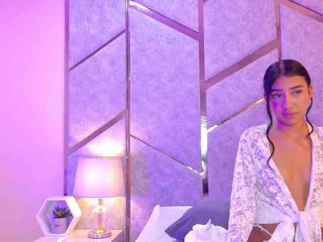 Evaa-Saenz bongacams live cam model