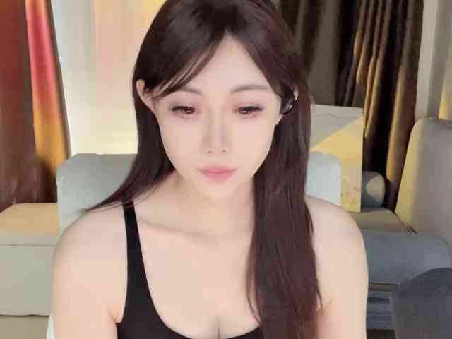 Warm-nuan bongacams live cam model