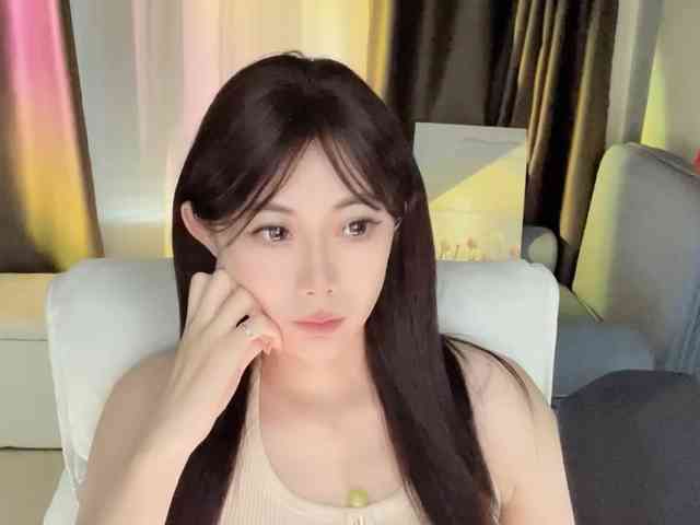 Warm-nuan bongacams live cam model