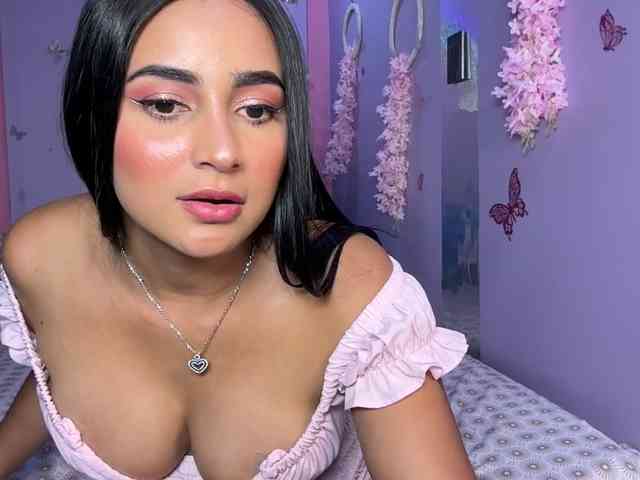Ashlyrouxx bongacams live cam model