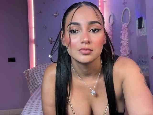 Ashlyrouxx bongacams live cam model