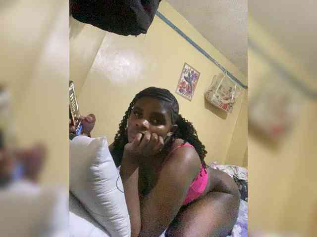 Blossomed200 bongacams live cam model