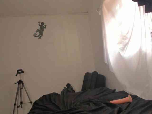 sara-smithh-1 bongacams live cam model