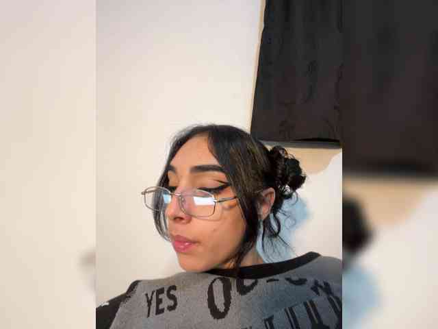 sara-smithh-1 bongacams live cam model