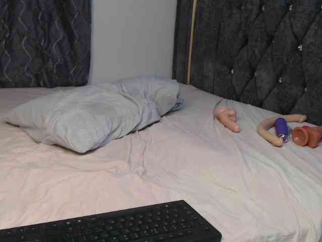 naughtyrose bongacams live cam model
