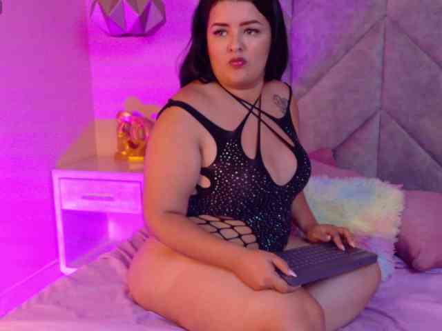 MadelynHot bongacams live cam model