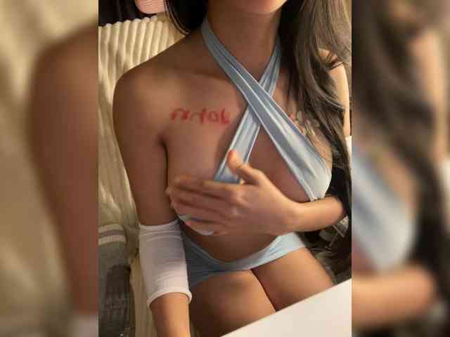 YourCrush bongacams live cam model