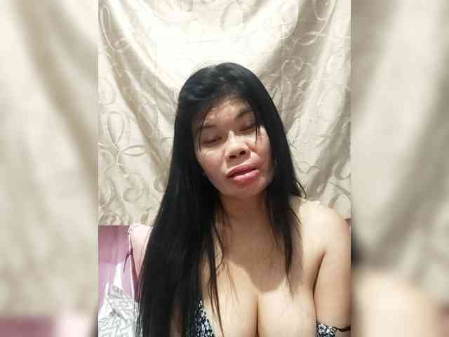 AnnaJulianna bongacams live cam model
