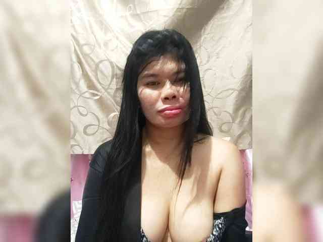 AnnaJulianna bongacams live cam model