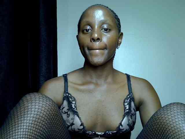 Sexy-Lunah bongacams live cam model