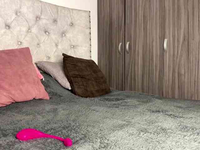 Gabymax2 bongacams live cam model