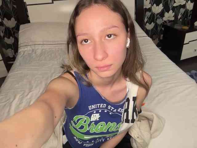 PricillaScrape bongacams live cam model