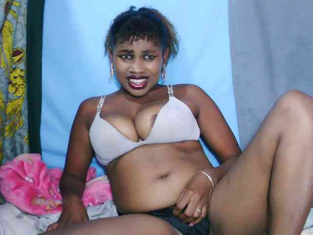 Laylla0377 bongacams live cam model