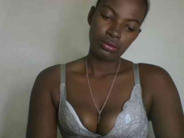 Aniah bongacams live cam model