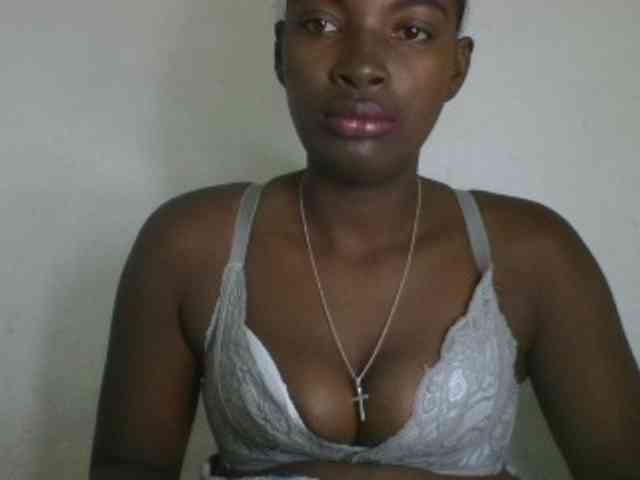 Aniah bongacams live cam model