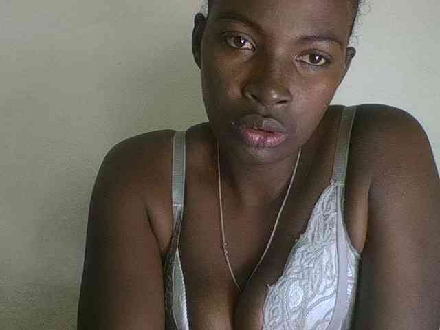 Aniah bongacams live cam model