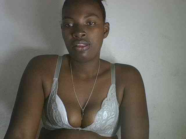 Aniah bongacams live cam model