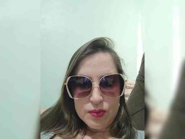 SuzaniLouize bongacams live cam model