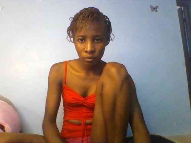 Karembo bongacams live cam model