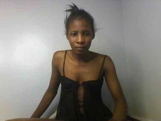 Karembo bongacams live cam model