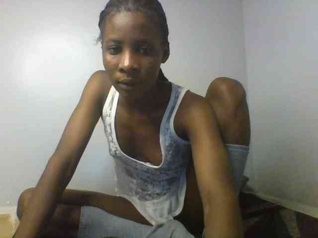 Karembo bongacams live cam model