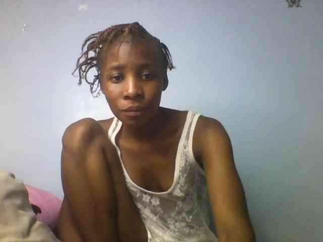 Karembo bongacams live cam model