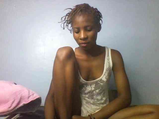 Karembo bongacams live cam model