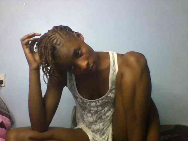 Karembo bongacams live cam model