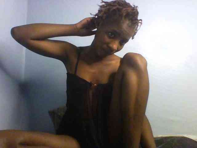 Karembo bongacams live cam model