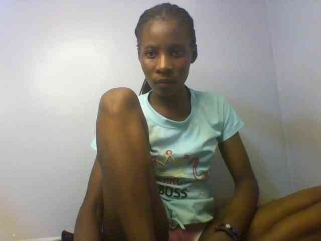 Karembo bongacams live cam model