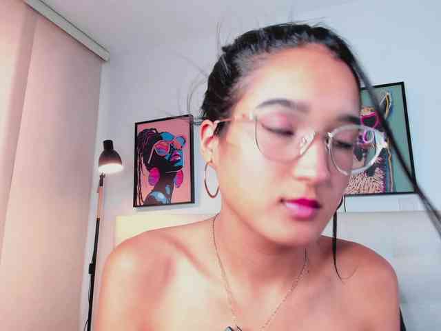 MiaMoretti bongacams live cam model