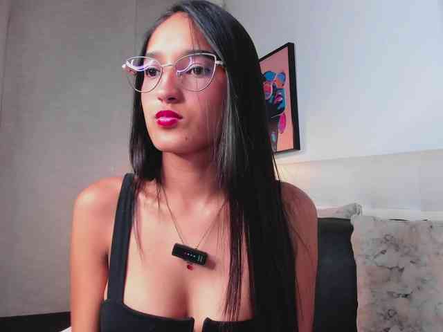 MiaMoretti bongacams live cam model