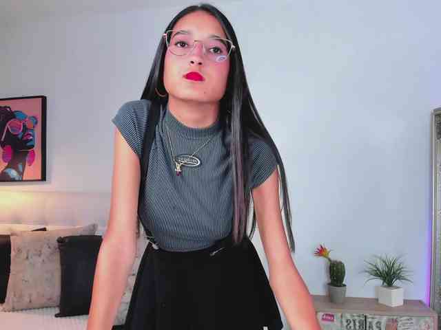 MiaMoretti bongacams live cam model