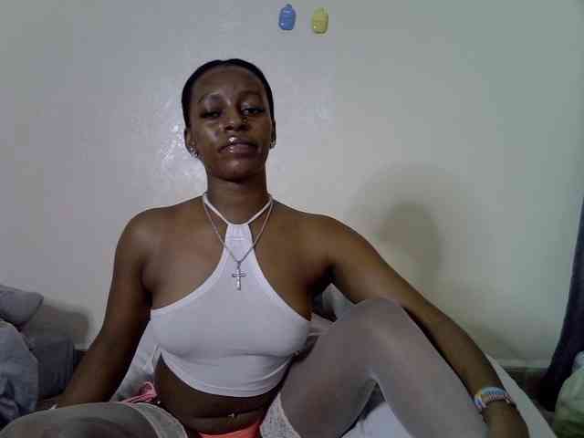 Candybaiby bongacams live cam model