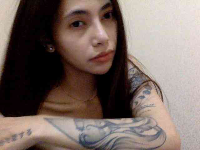 Flowgirll bongacams live cam model