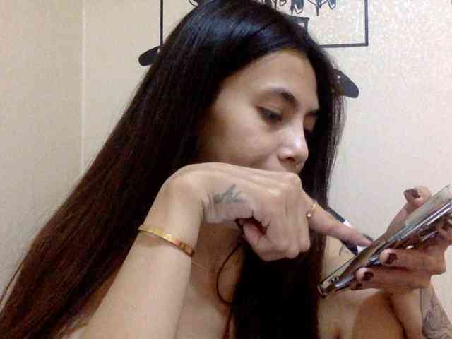 Flowgirll bongacams live cam model