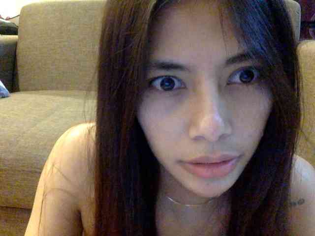 Flowgirll bongacams live cam model