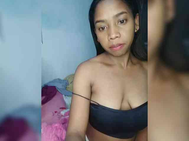 Elynah07 bongacams live cam model