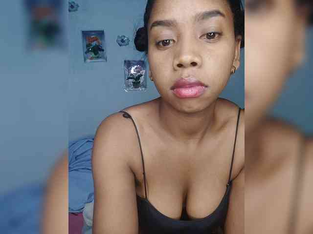 Elynah07 bongacams live cam model